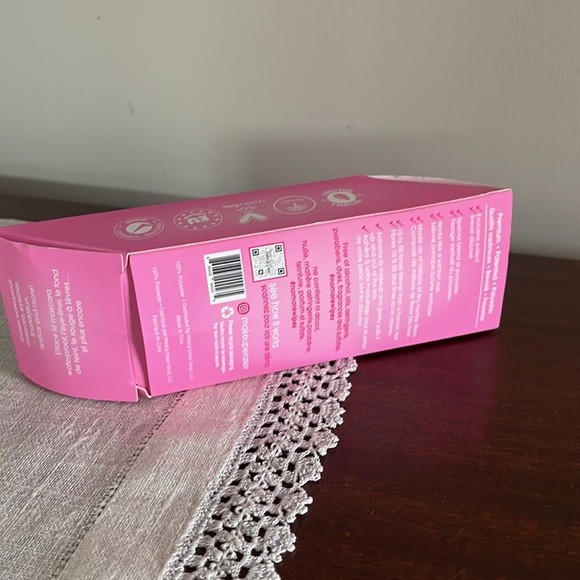 New in Package Makeup Eraser - Picture 2 of 3